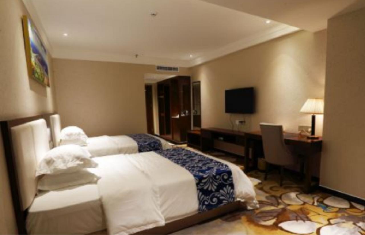 Guangxi Hawaii International Hotel Наньнін Екстер'єр фото